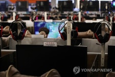 코로나19 4차 대유행 조짐…한산한 PC방