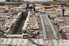 경복궁 내 정화시설 갖춘 대형 화장실 유구 공개