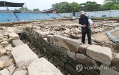 경복궁서 정화기능 갖춘 150년 전 공중화장실 유적 나왔다