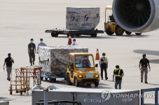인천공항 도착한 모더나 백신 35만4천회분