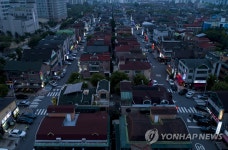 수도권 거리두기 4단계 시행 첫날, 줄어든 인적