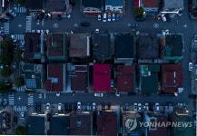 수도권 거리두기 4단계 시행 첫날, 한산한 백석역 먹자골목