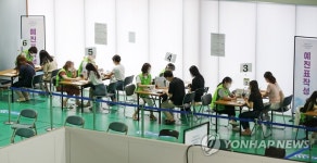 예진표 작성하는 우선 접종 대상자