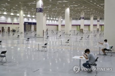 코로나19 자가진단존으로 변한 코엑스 A홀