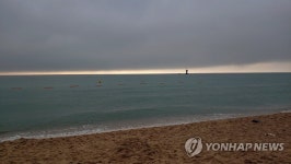 태풍 전야와 같은 동해안 해수욕장
