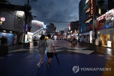 거리두기 4단계, 금요일 밤 홍대거리