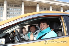 나는 경북의 택시운전사…이준석, 여름휴가 때 개인택시 교육