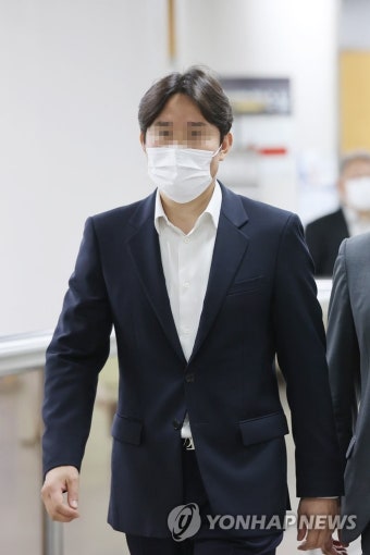 '1조원대 펀드 사기' 옵티머스 이동열 1심 선고 출석