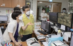 권덕철 장관, 서울적십자병원 방역 대응체계 점검