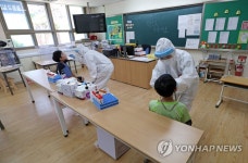교실에서 받는 코로나19 검사