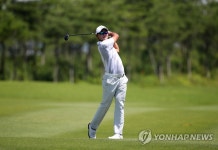 세컨 샷 하는 김성현