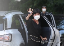인사하는 김정순 씨