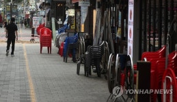 [르포] 4단계 격상 김해 먹자골목 한산…매장 문 닫아야 할 판