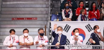 [올림픽] 태권도 응원하는 대한체육회 임원들