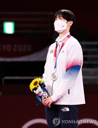 [올림픽] 이다빈, 은메달 목에 걸고