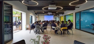 카페 같은 교실에 다락·놀이터까지…이런 학교 어때요