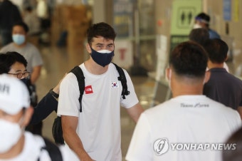 귀국하는 안드레진 코퀴야드