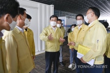 전해철 장관, 원주시보건소 선별진료소 방문
