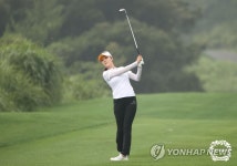 4연속 버디 쇼 오지현, 삼다수 마스터스 3R 선두 질주