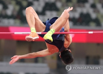 [올림픽] 2.3미터 성공하는 우상혁