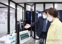청소년쉼터 방문한 정영애 장관