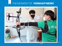 [모멘트]  모교 찾은 안산, 양궁부 후배에게 비법 전수