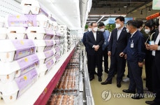 농협하나로마트 방문해 밥상물가 점검 나선 송영길 대표