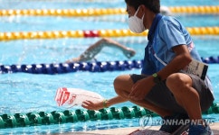 [올림픽] 수영장 물에 얼음을