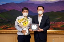 화장실서 쓰러진 노인 구한 김지수 씨, 광주 의로운 시민상