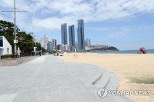 거리두기 4단계 첫날 텅빈 해운대