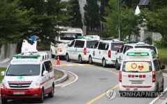 확진자 이송차량으로 분주한 생활치료센터