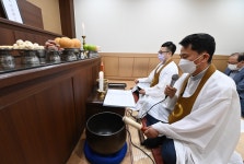 수원시 첫 공영장례 거행…시신인수 거부된 기초생활수급자