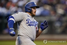 MLB 먼시 얼굴을 향한 레이저 포인터 공격…최악의 장면