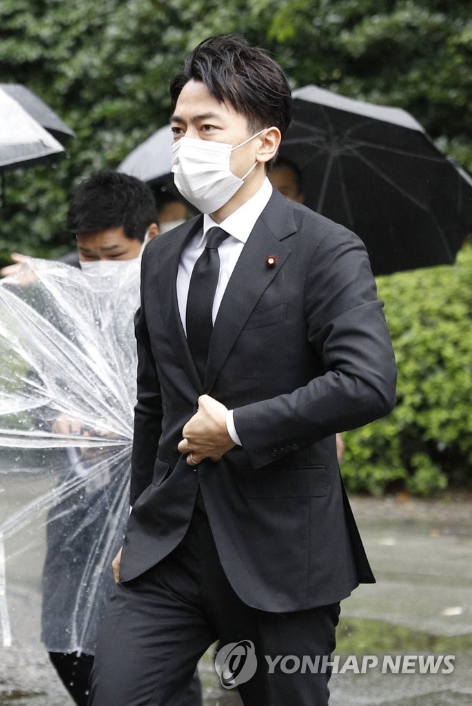 고이즈미 신지로 농림수산상, 야스쿠니신사 6년째 참배하여 총리 후보 유력화