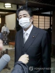 [속보] 아베 전 일본 총리, 패전일 야스쿠니신사 참배