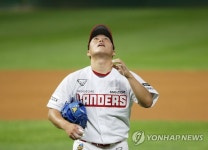 SSG 최민준 '잘 막았어'