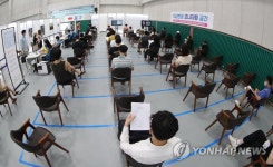 신규확진 2천52명 이틀째 2천명대…백신 인센티브 일부 부활