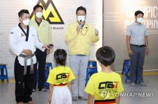 황희 문체부 장관, 태권도 아카데미 방역상황 점검
