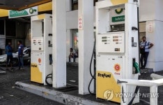 불꺼진 도시 문닫은 주유소…경제위기 레바논 연료난에 생지옥