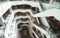 화성시, 확진자 나온 롯데백화점 동탄점에 전직원 검사 명령