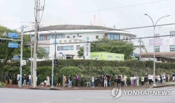 제주보건소 둘러싼 긴 줄