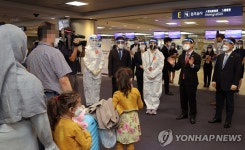 목숨 걸고 탈출했는데…법무부는 아프간인보다 장관이 주인공