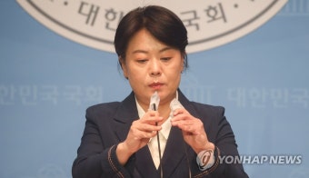 부친 땅 투기 의혹 관련 기자회견하는 윤희숙 의원