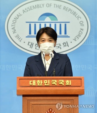 부친 땅 투기 의혹 관련 기자회견하는 윤희숙 의원