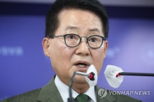 박지원 국정원장, 국민사찰 종식 선언 및 대국민 사과문 발표