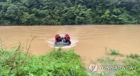 진안 대양천에 고립된 낚시객 구조