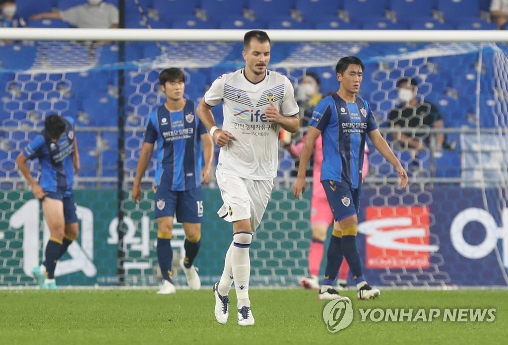 인천 유나이티드의 무고사, K리그 통산 100골 달성 기념 멀티골!