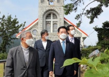전남 신안 흑산문화관광호텔 새단장…새조각공원도 개장