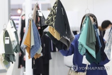전시로 만나는 국내외 섬유패션