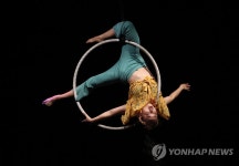 들꽃체육관의 극동아시아땐쓰